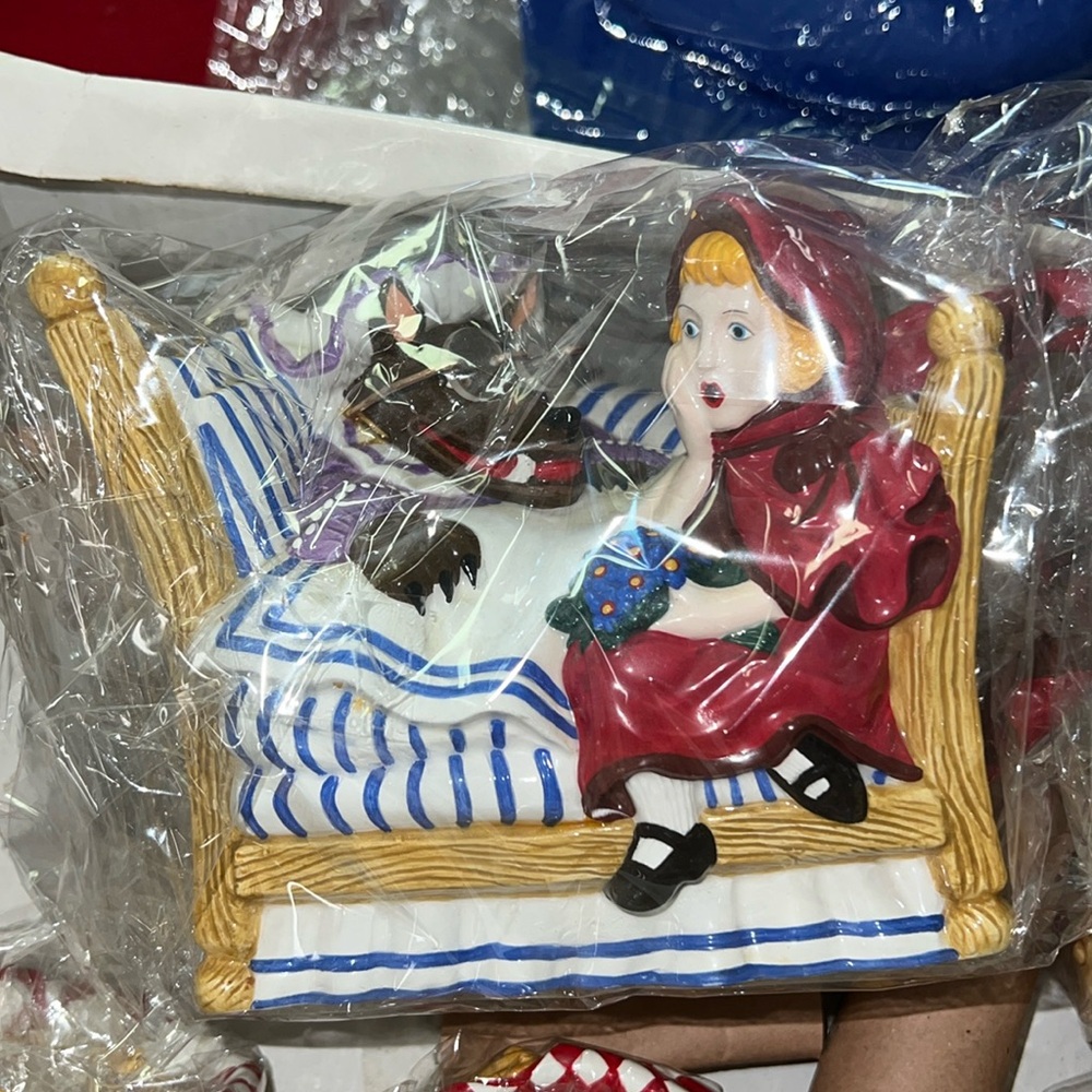 Little Red Riding Hood Tea Set with 4 cups